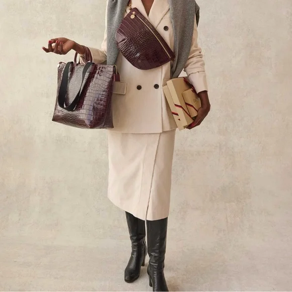 Clare V. LE ZIP SAC - SOLD OUT online
Elegant Burgundy Crocodile-Embossed Tote - Picture 4 of 7